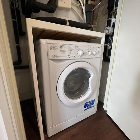 Modern 2Br 2Ba Apt Wparking Sleeps 6 Comfortably London Exterior foto