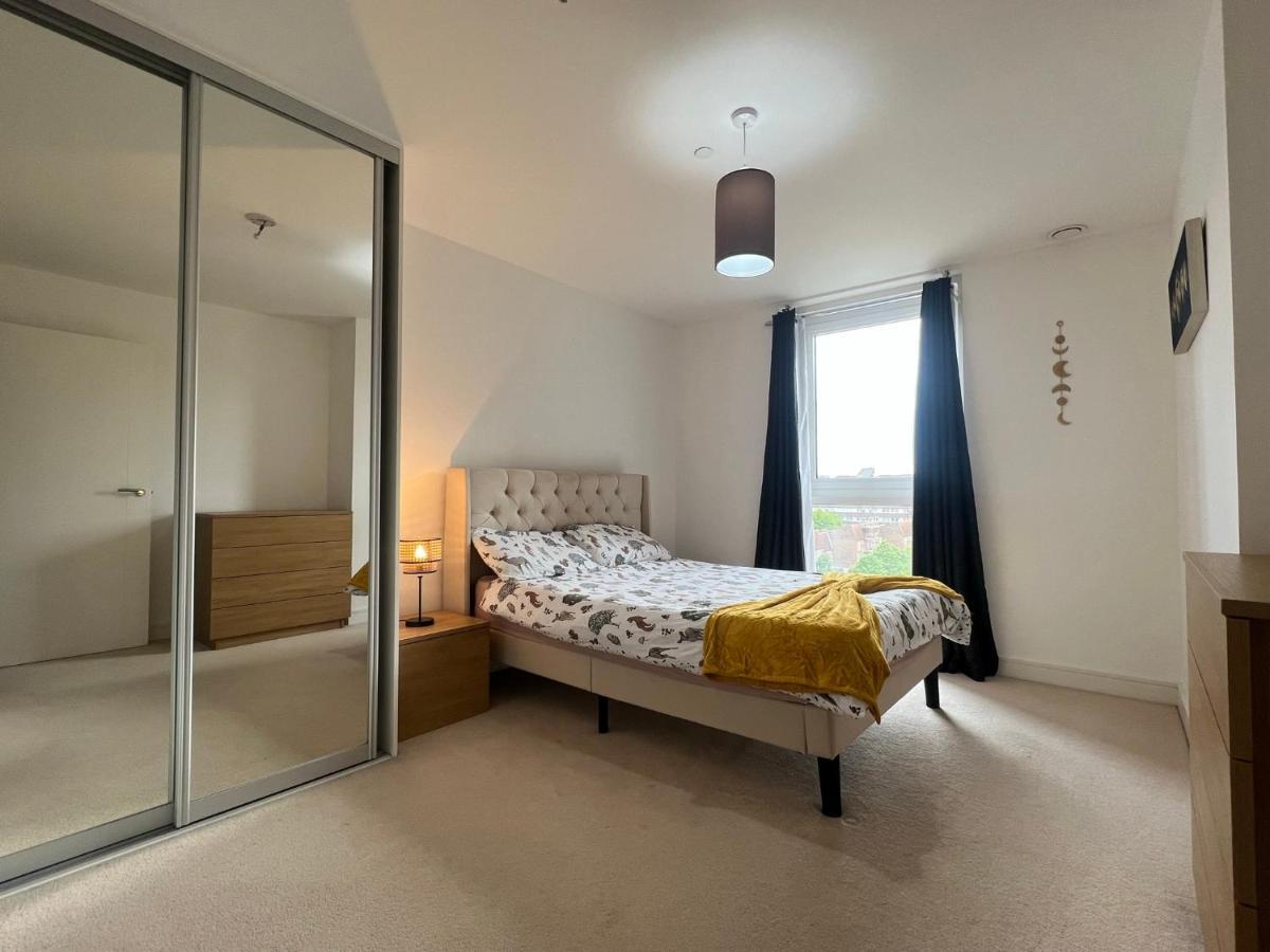 Modern 2Br 2Ba Apt Wparking Sleeps 6 Comfortably London Exterior foto
