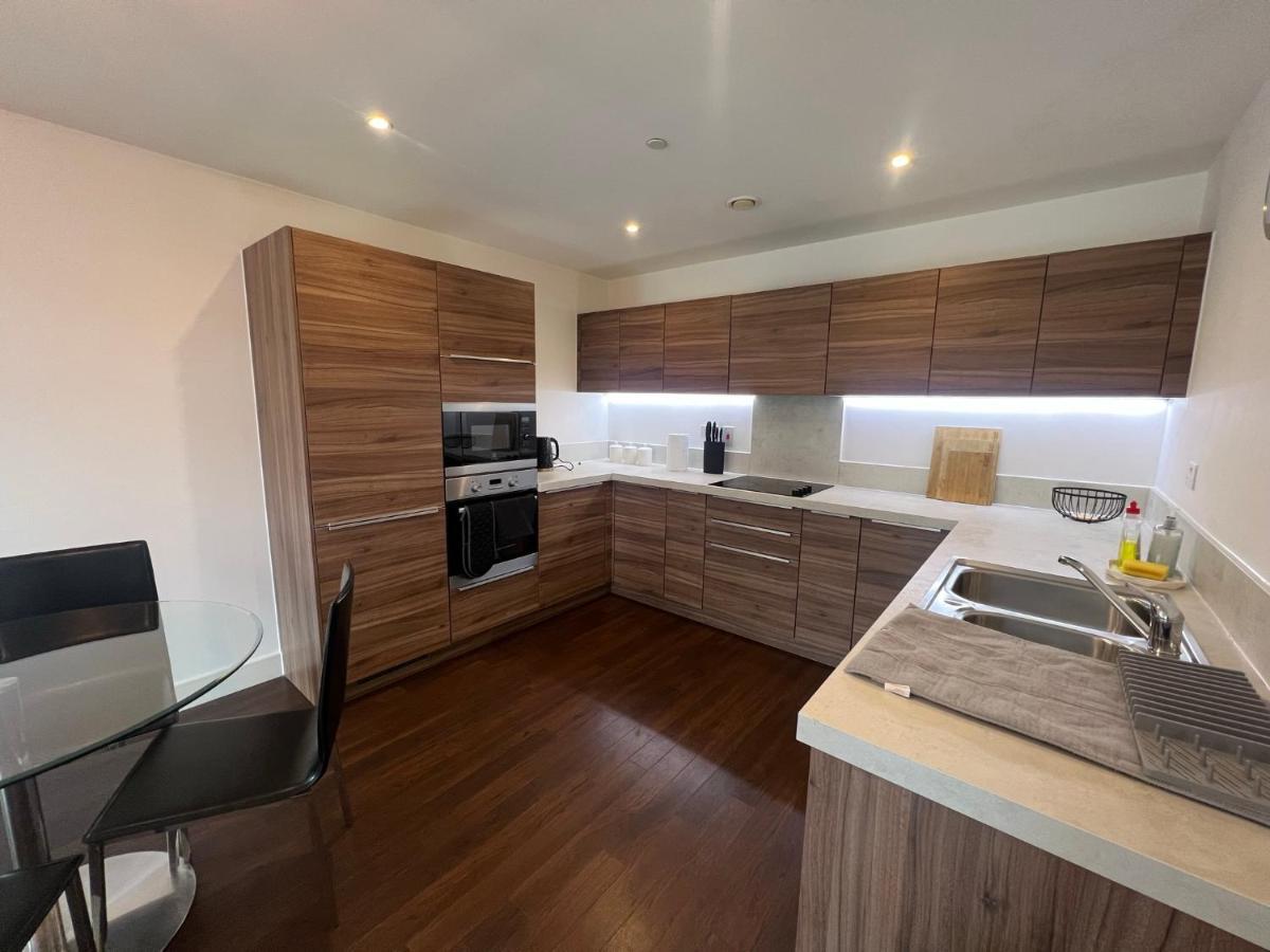 Modern 2Br 2Ba Apt Wparking Sleeps 6 Comfortably London Exterior foto