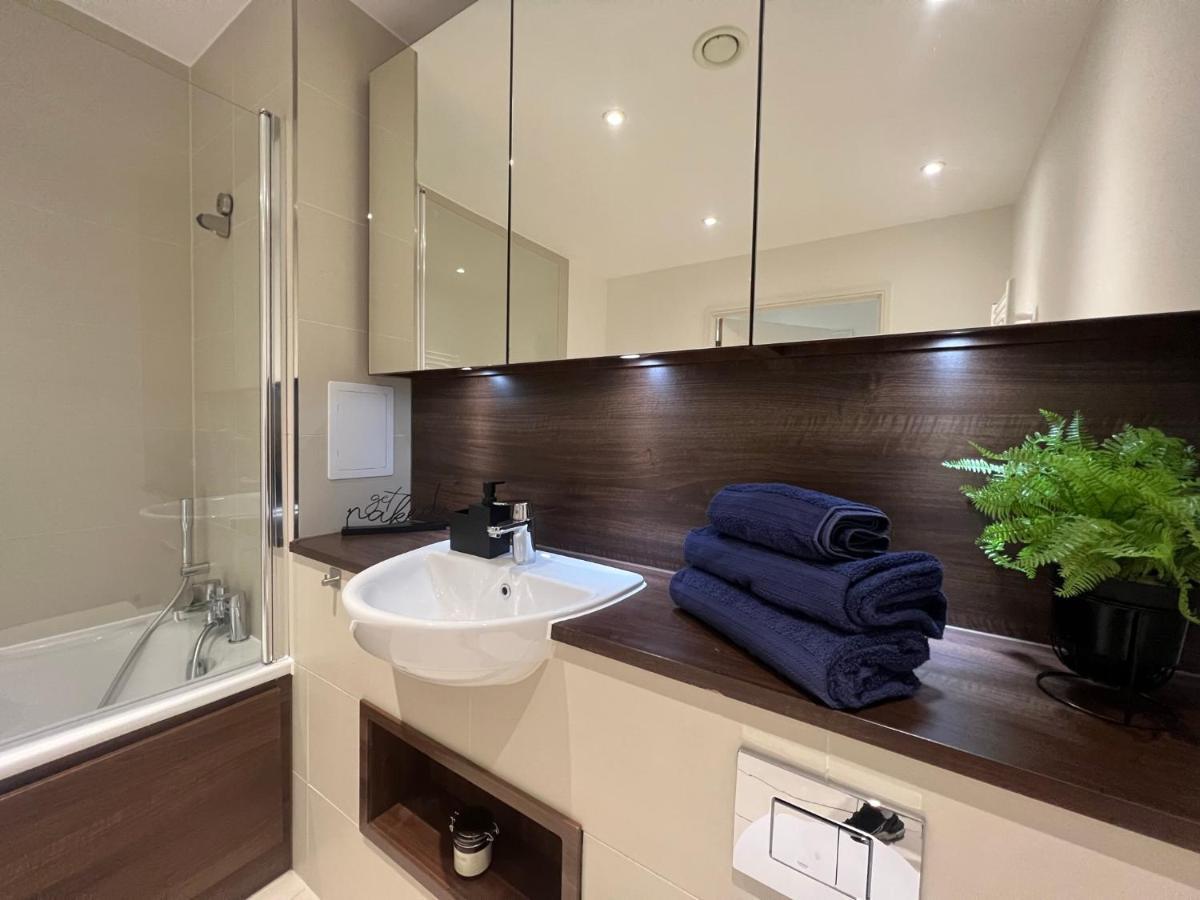 Modern 2Br 2Ba Apt Wparking Sleeps 6 Comfortably London Exterior foto